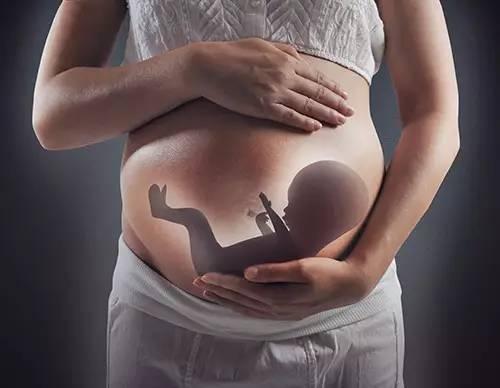 <b>怀孕了有宫腔粘连宝宝有危险吗（需定期检查及时发现异常并处理）</b>